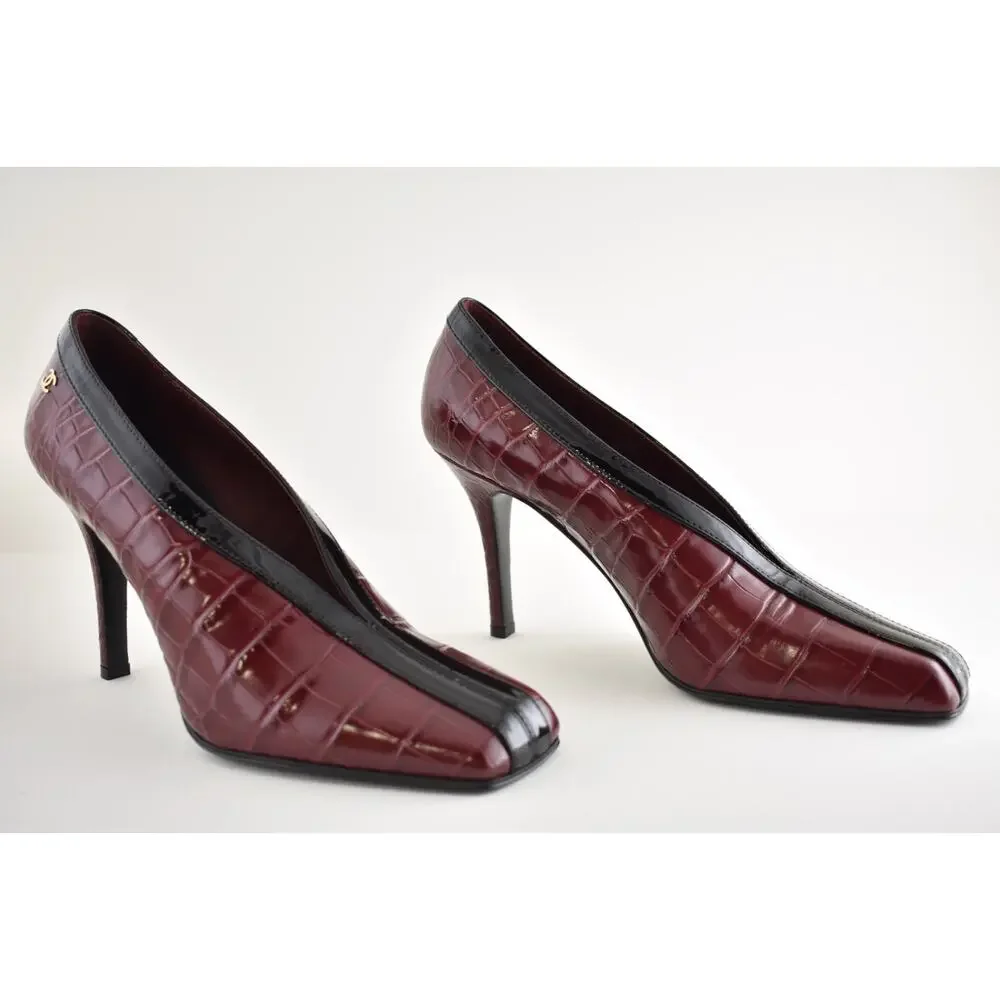 Chanel 26S Blazy Black Burgundy Red Crocodile Croc Embossed CC Heel Pump 39.5